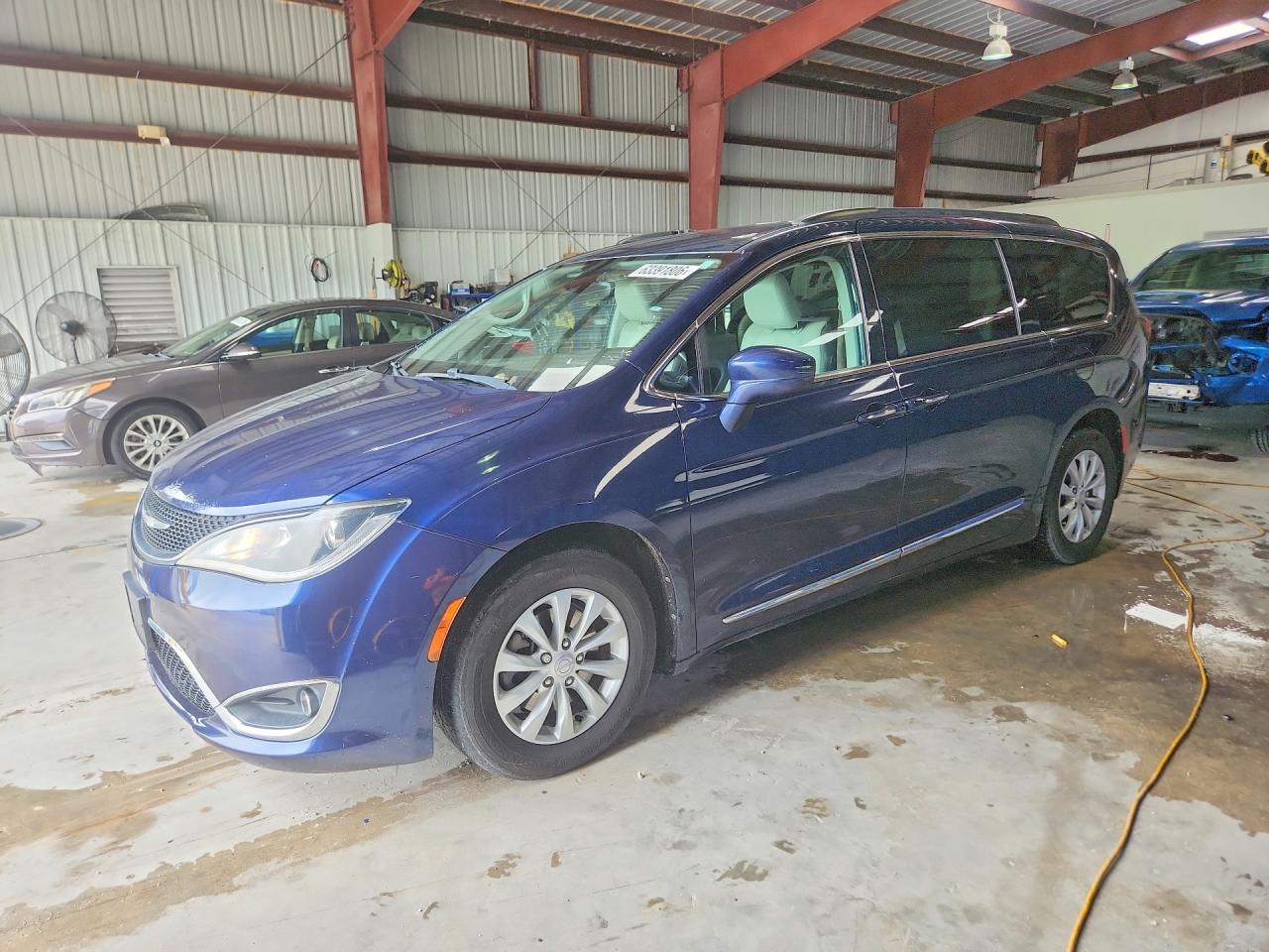 2C4RC1BG9HR730392 · 2017 CHRYSLER PACIFICA
