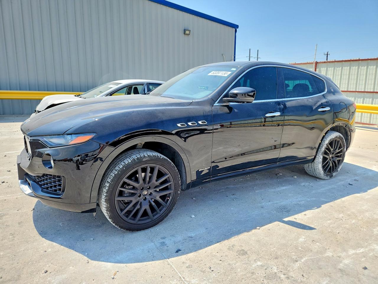 ZN661XUL2JX285795 · 2018 MASERATI LEVANTE