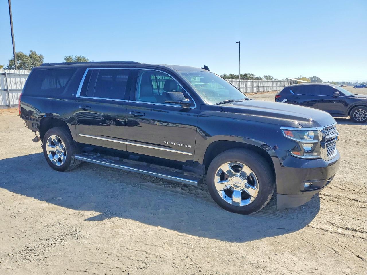 1GNSKHKC8HR397660 · 2017 CHEVROLET SUBURBAN · 4/14