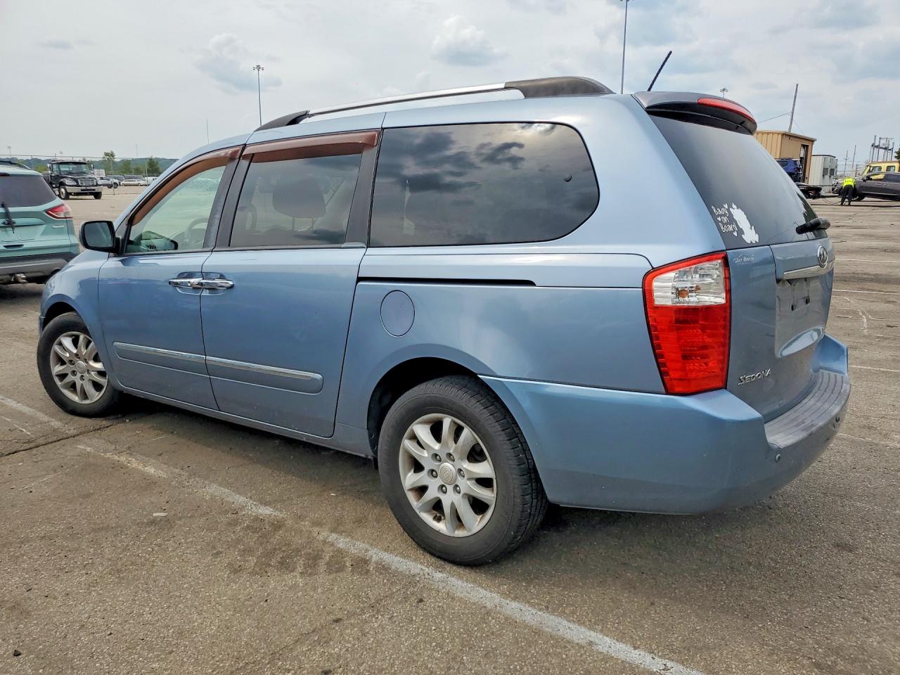 KNDMH4C37A6340414 · 2010 KIA SEDONA · 2/13