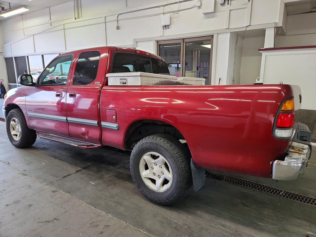 5TBRT3419YS024916 · 2000 TOYOTA TUNDRA · 2/12