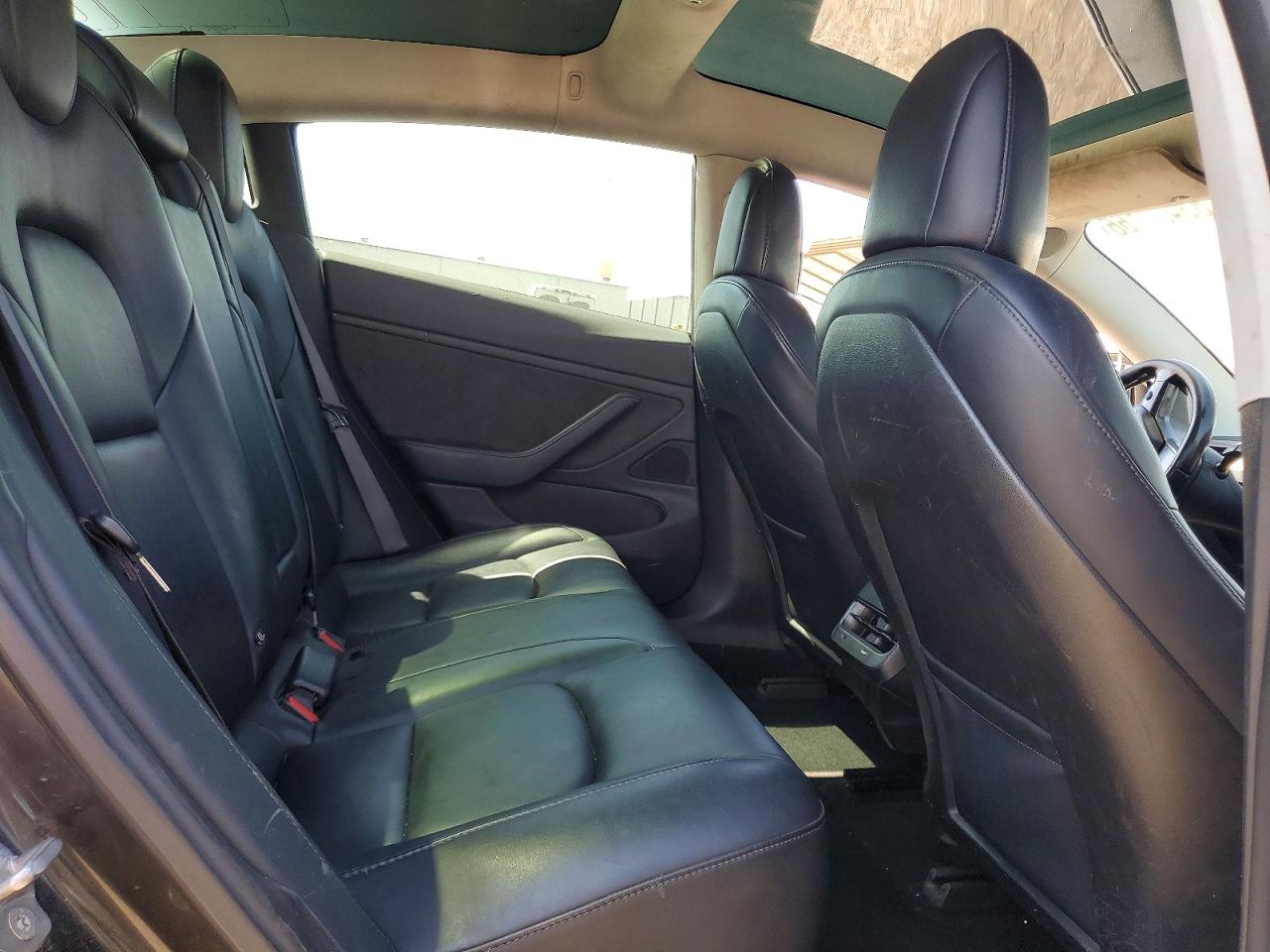 5YJ3E1EA4JF034385 · 2018 TESLA MODEL 3 · 10/12
