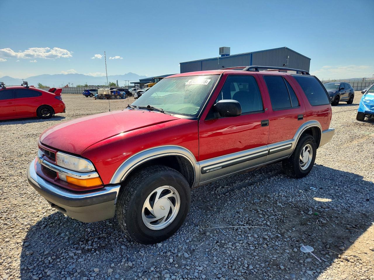 1GNDT13W7Y2385532 · 2000 CHEVROLET BLAZER