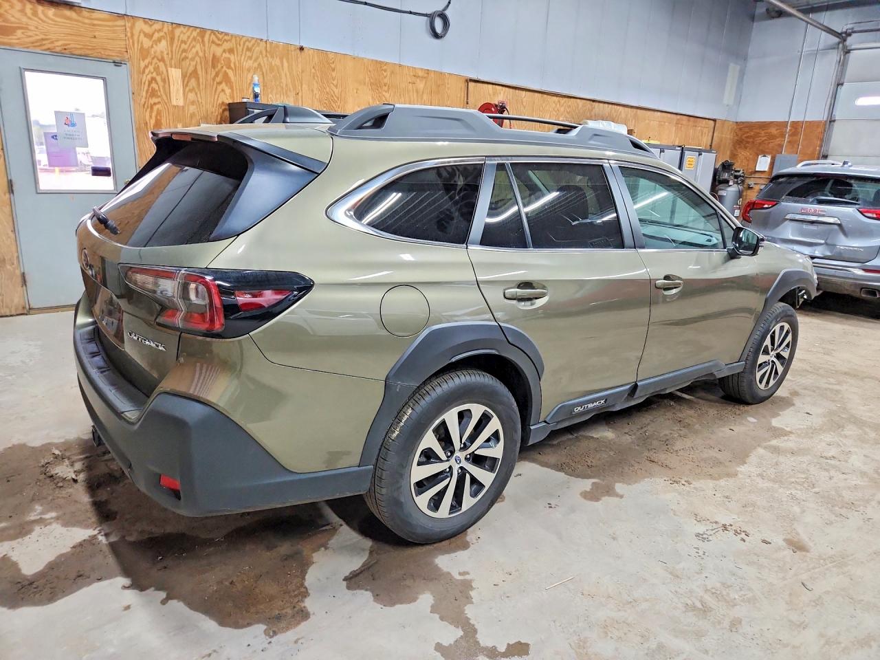 4S4BTADC2S3131650 · 2025 SUBARU OUTBACK · 3/13