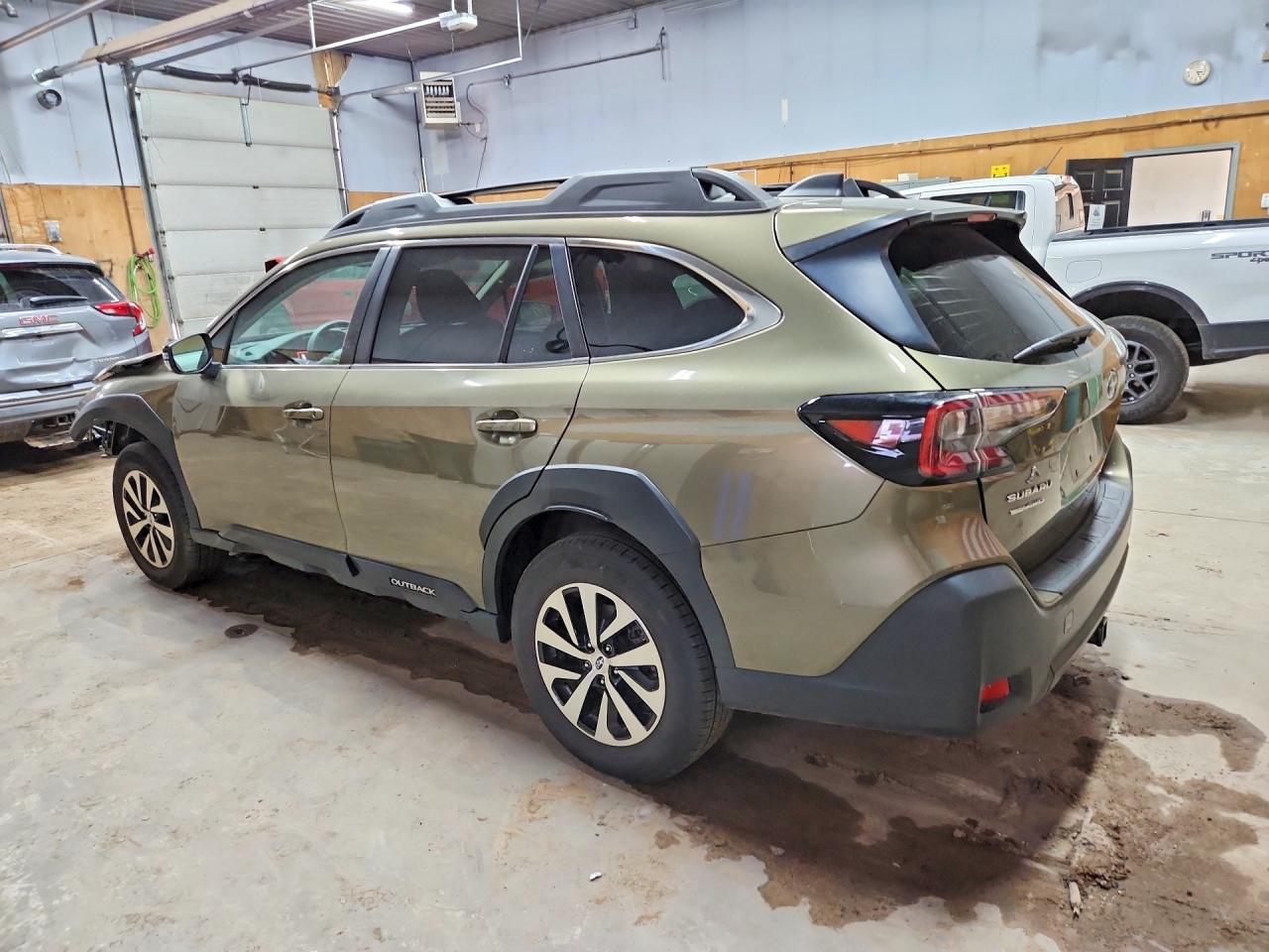 4S4BTADC2S3131650 · 2025 SUBARU OUTBACK · 2/13