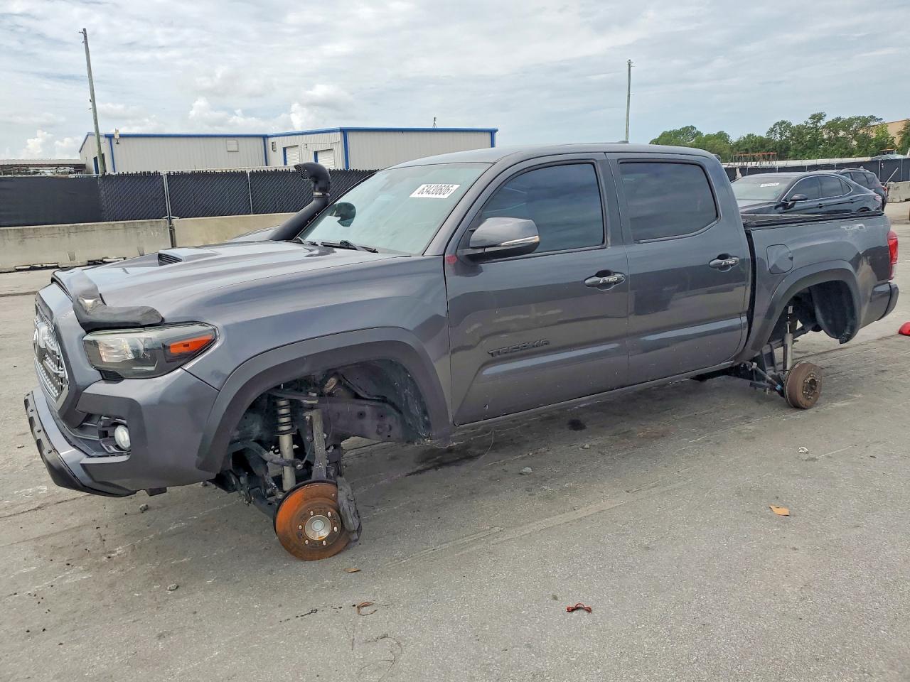3TMAZ5CN7JM059169 · 2018 TOYOTA TACOMA