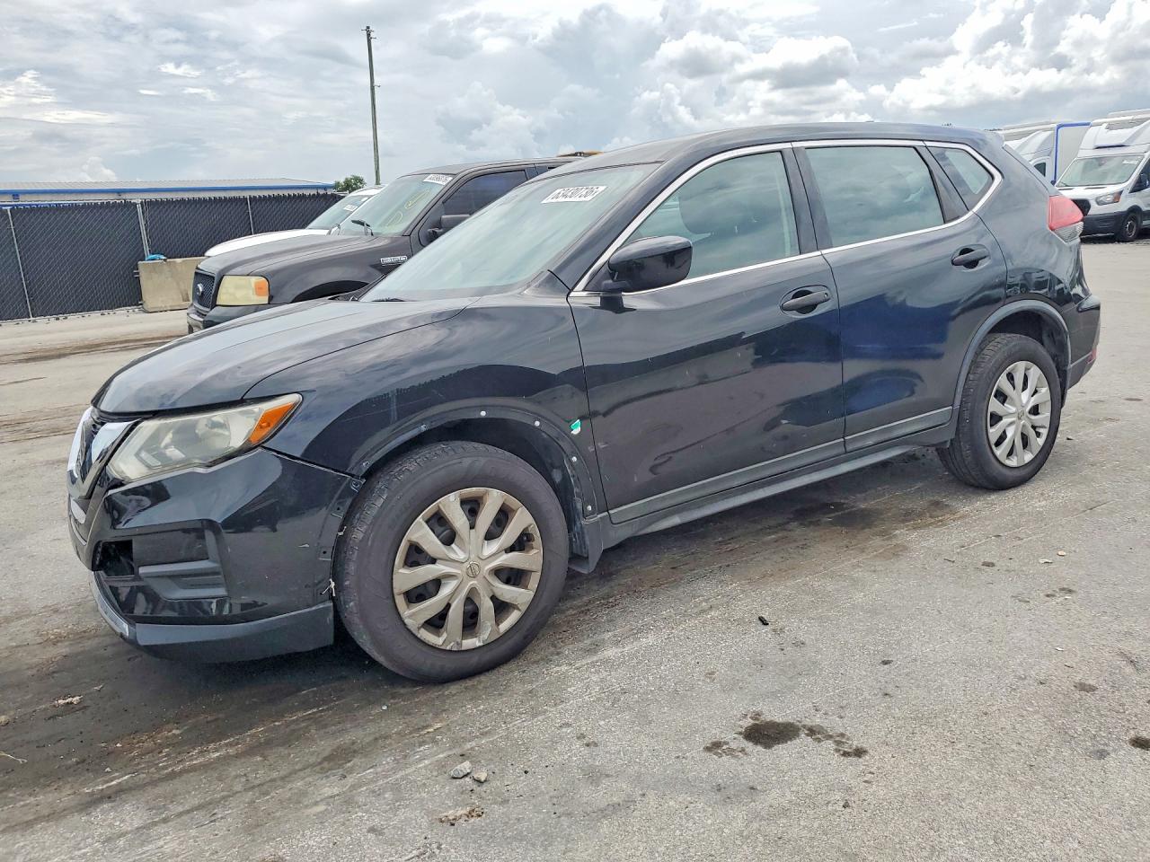 KNMAT2MV6JP573846 · 2018 NISSAN ROGUE