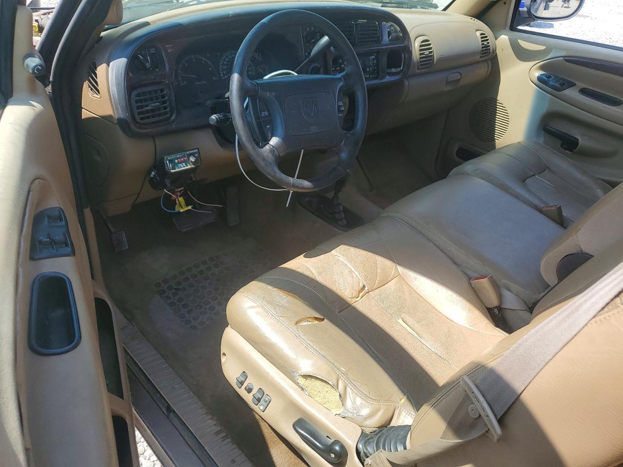 1B7KF23Z9YJ155391 · 2000 DODGE RAM 2500 · 8/12