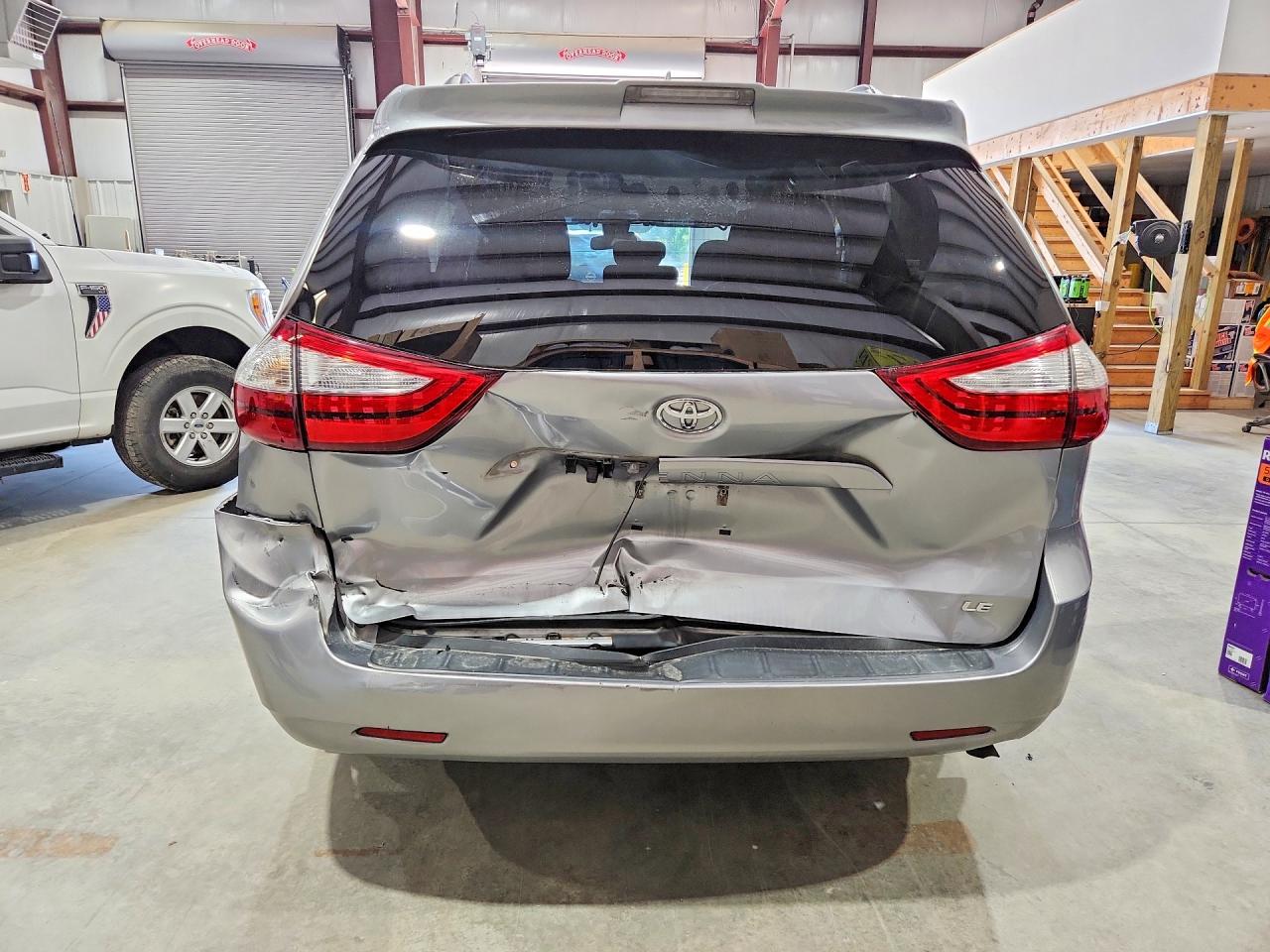 5TDKZ3DC2JS932039 · 2018 TOYOTA SIENNA · 6/13
