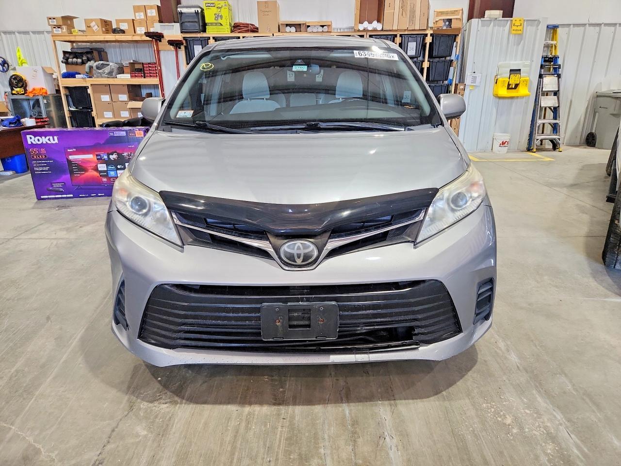 5TDKZ3DC2JS932039 · 2018 TOYOTA SIENNA · 5/13