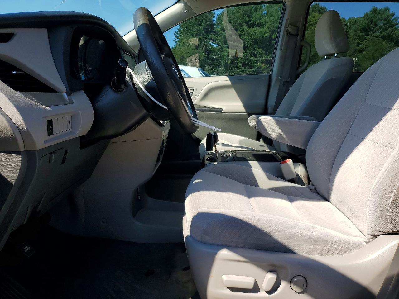 5TDKZ3DC2JS932039 · 2018 TOYOTA SIENNA · 7/13