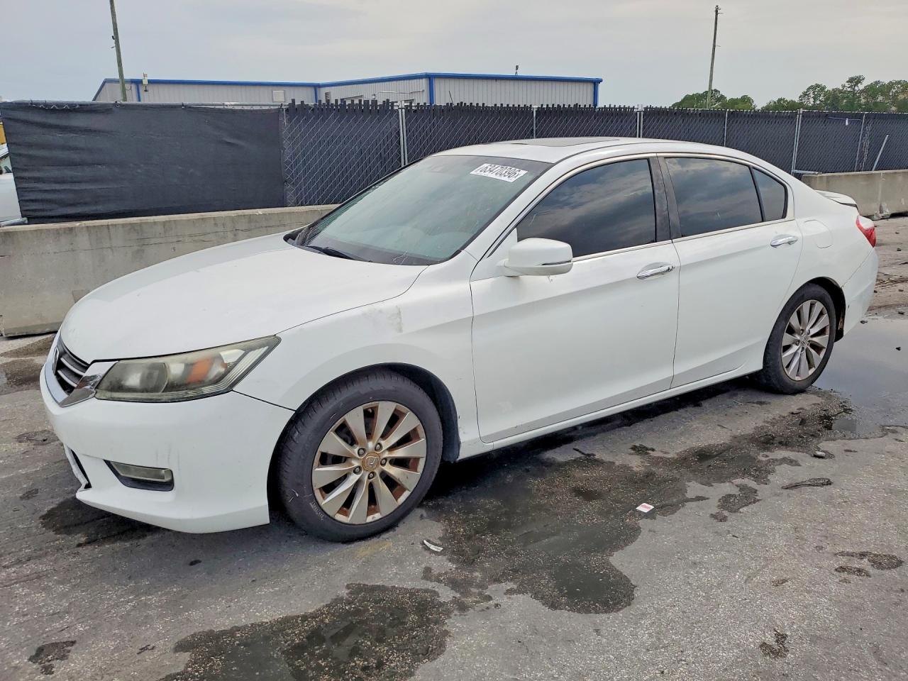 1HGCR2F8XDA077763 · 2013 HONDA ACCORD