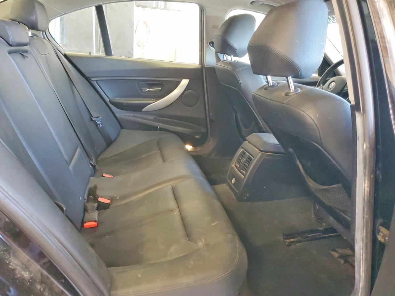 WBA8A3C53JA494758 · 2018 BMW 320 · 10/12