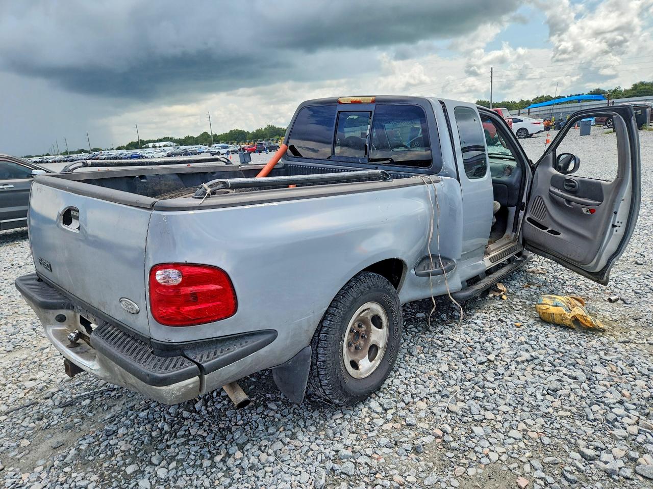 1FTZX0725YKB25795 · 2000 FORD F150 · 3/12