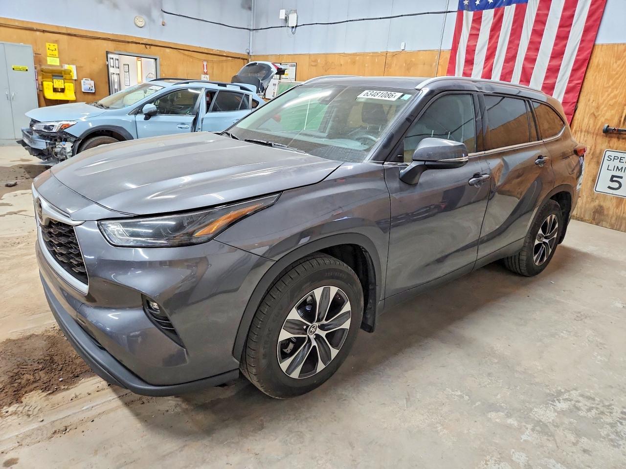 5TDGZRBH1NS573909 · 2022 TOYOTA HIGHLANDER