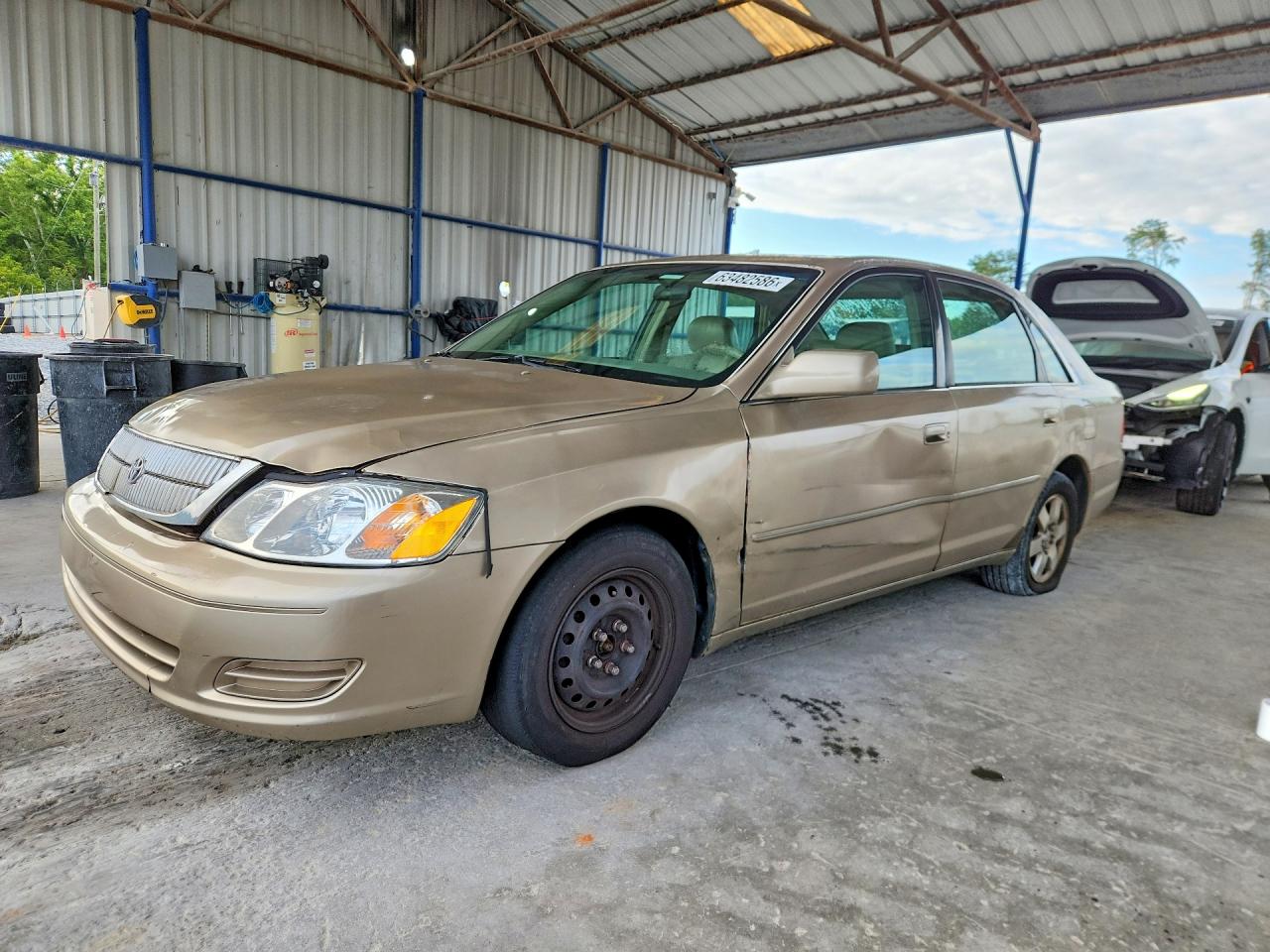 4T1BF28B11U194763 · 2001 TOYOTA AVALON