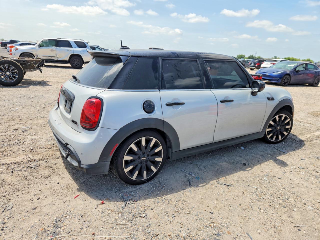 WMW53DK02P2T17873 · 2023 MINI COOPER · 3/13