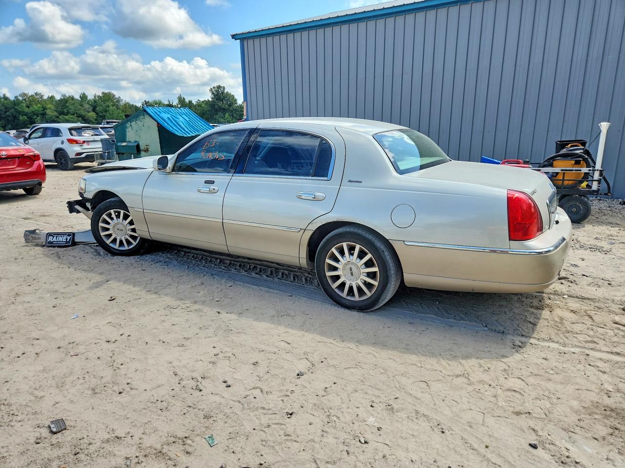1LNHM81V26Y647408 · 2006 LINCOLN TOWN CAR · 2/12