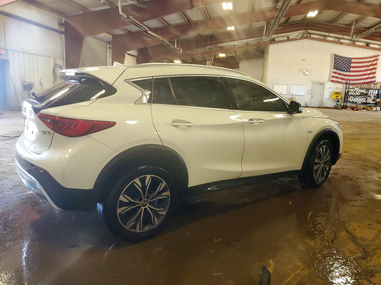 SJKCH5CR3HA032604 · 2017 INFINITI QX30 · 3/14