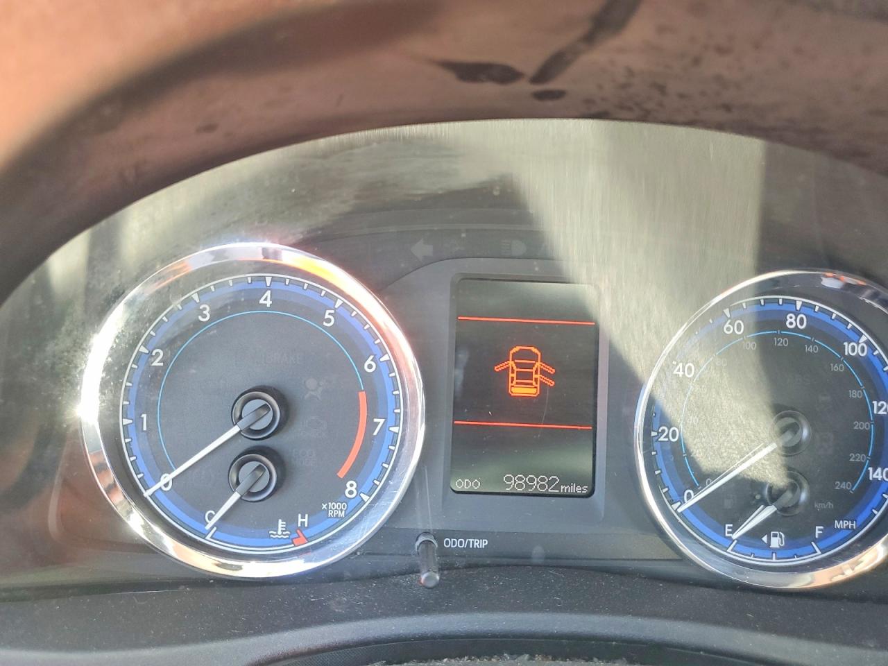 2T1BURHE6JC031083 · 2018 TOYOTA COROLLA · 9/12