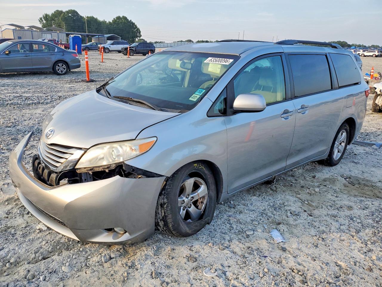 5TDKK3DC7GS739981 · 2016 TOYOTA SIENNA
