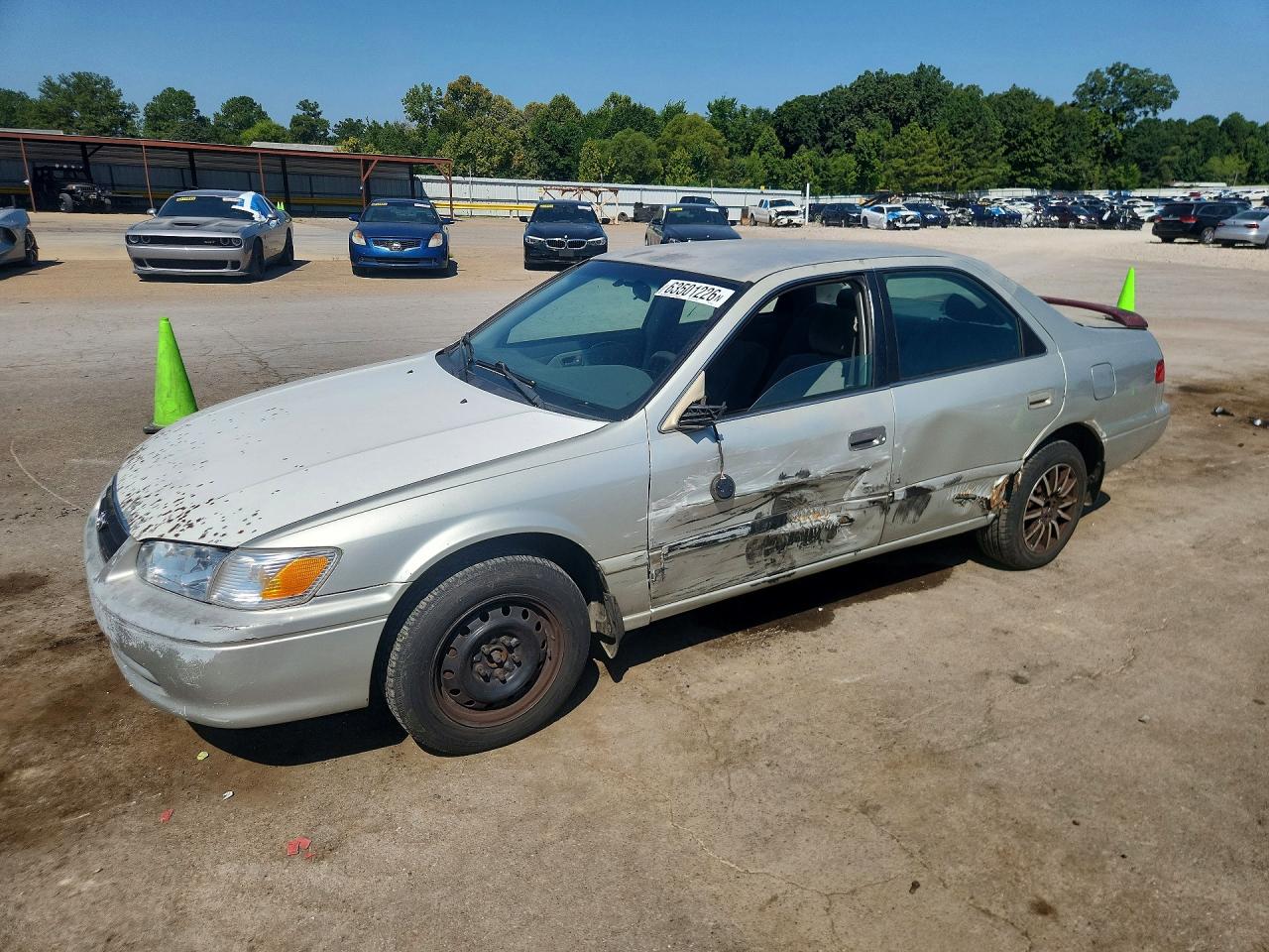 4T1BG22K7YU013861 · 2000 TOYOTA CAMRY