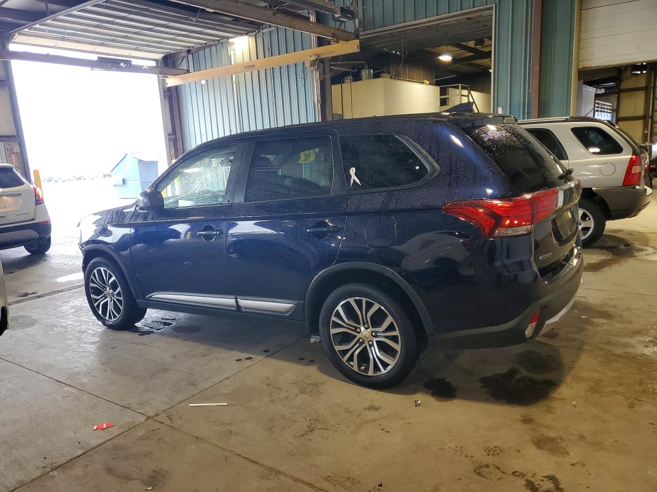JA4AZ3A39JZ056983 · 2018 MITSUBISHI OUTLANDER · 2/13