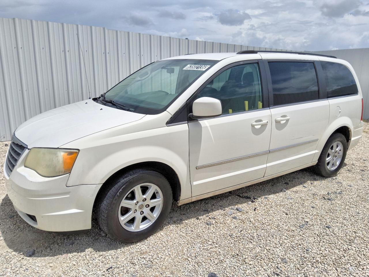 2A4RR5D12AR176319 · 2010 CHRYSLER TOWN & COUNTRY