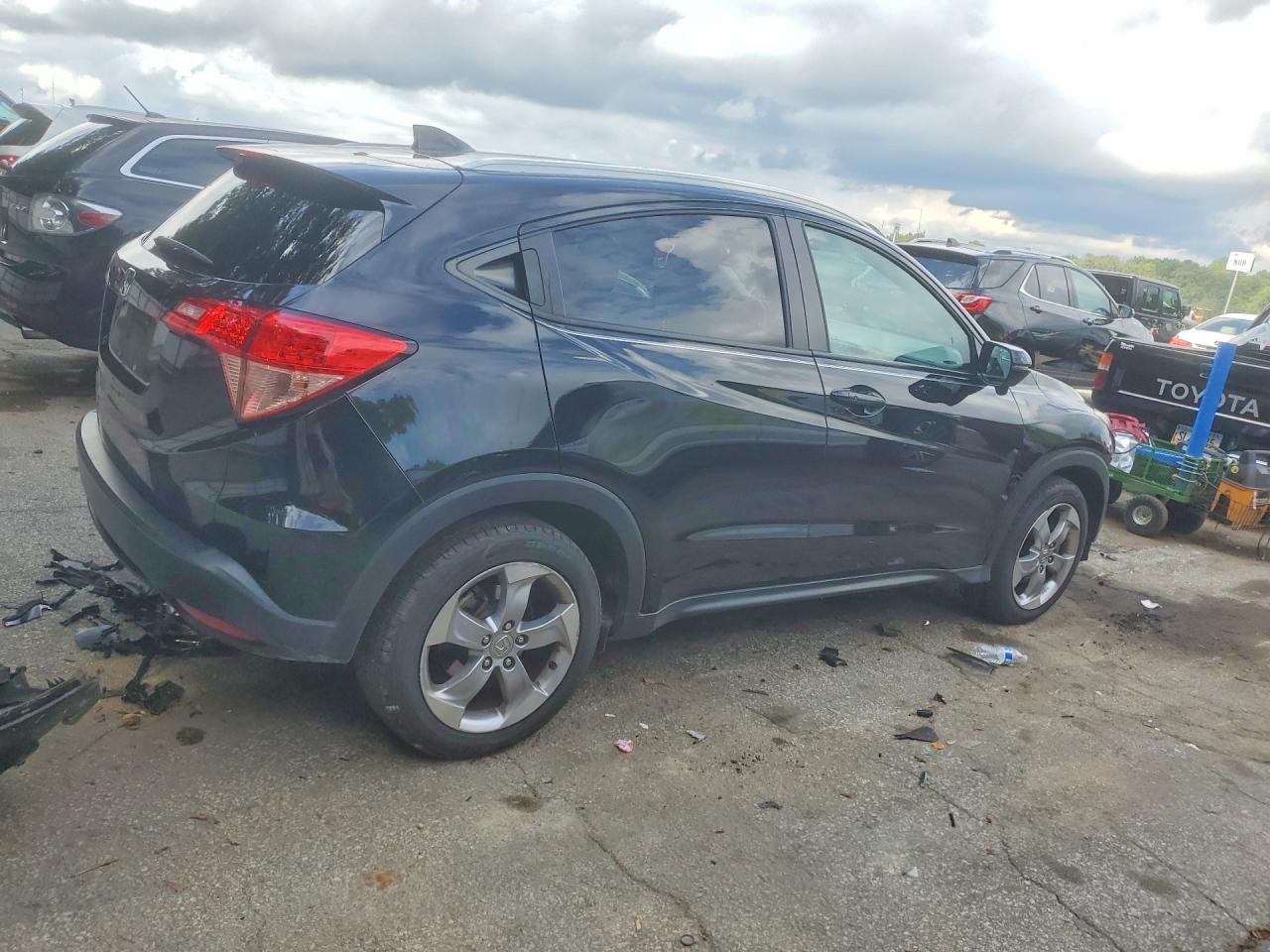 3CZRU5H72HM723247 · 2017 HONDA HR-V · 3/13