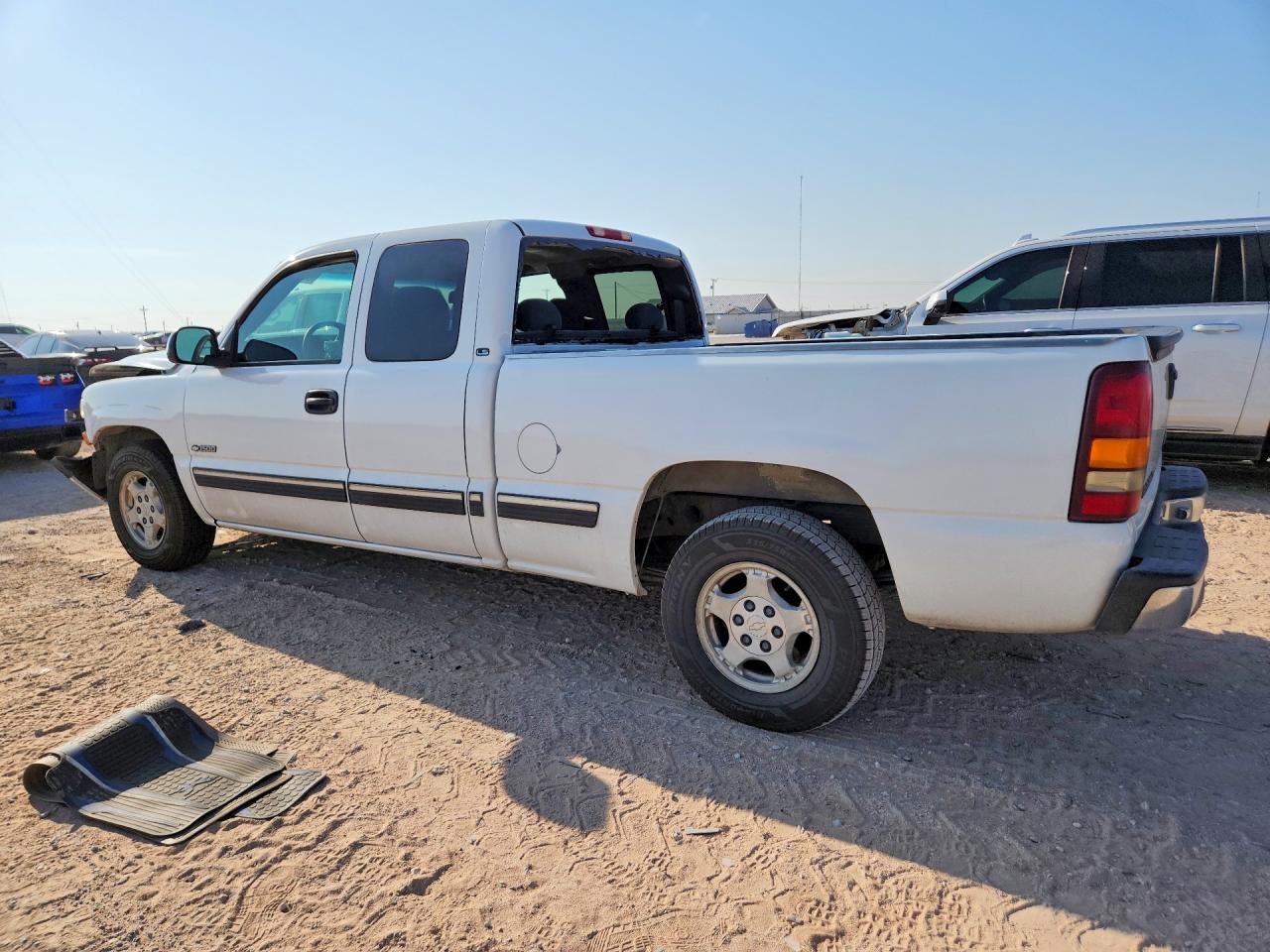 2GCEC19T211120338 · 2001 CHEVROLET SILVERADO · 2/12