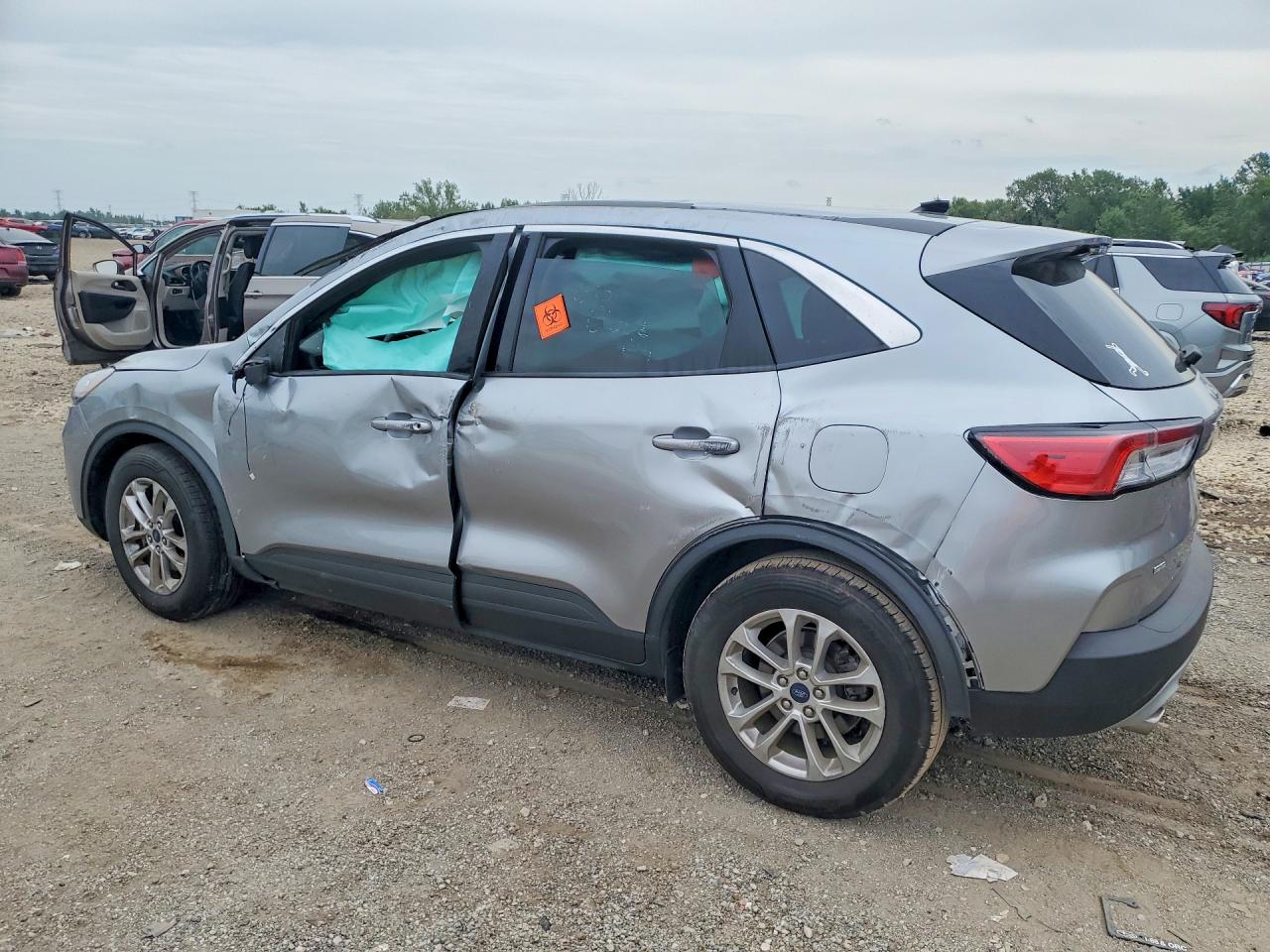 1FMCU0G64NUB96726 · 2022 FORD ESCAPE · 2/13