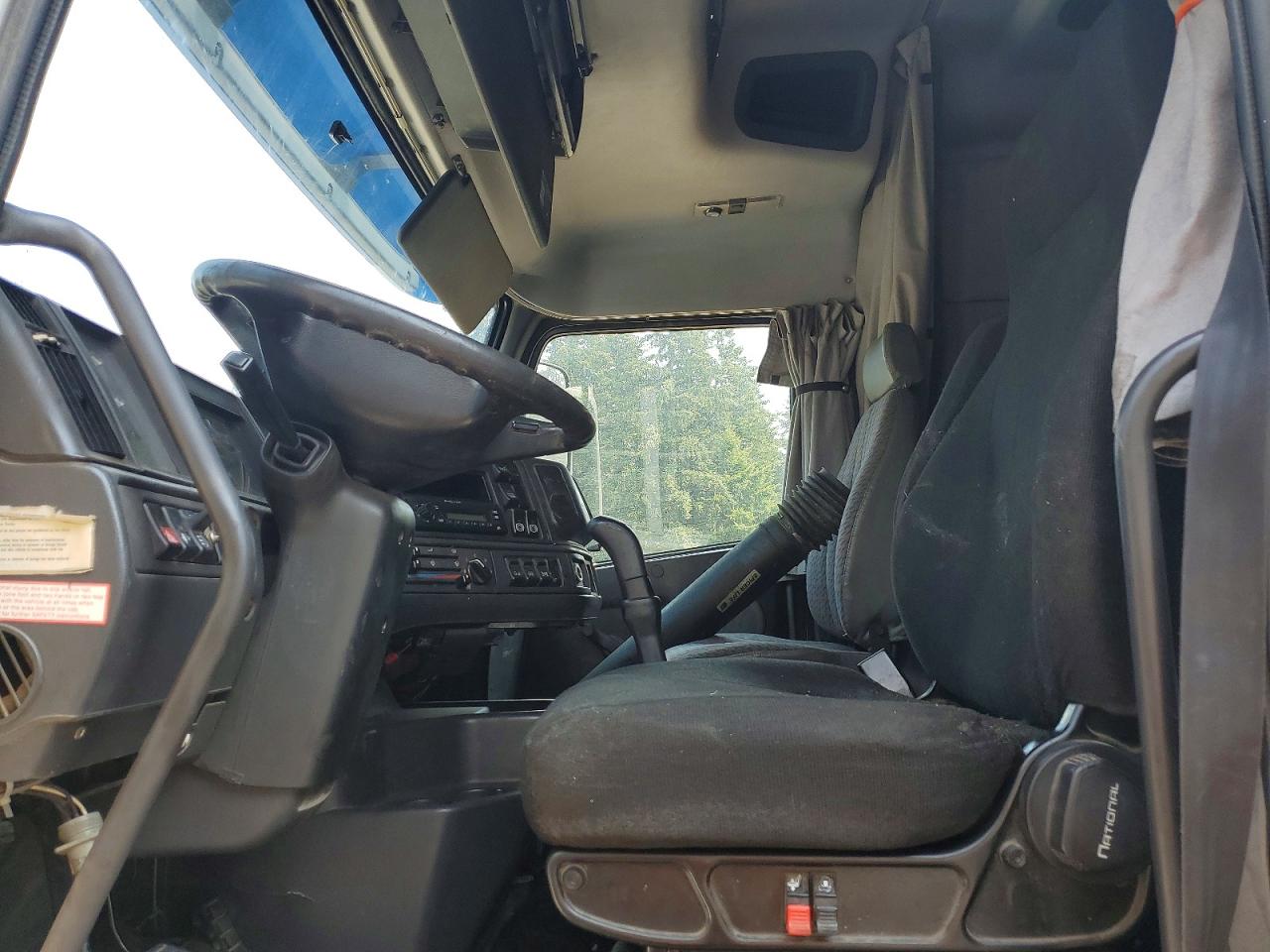 4VG7DERH5WN762400 · 1998 VOLVO VN · 7/14