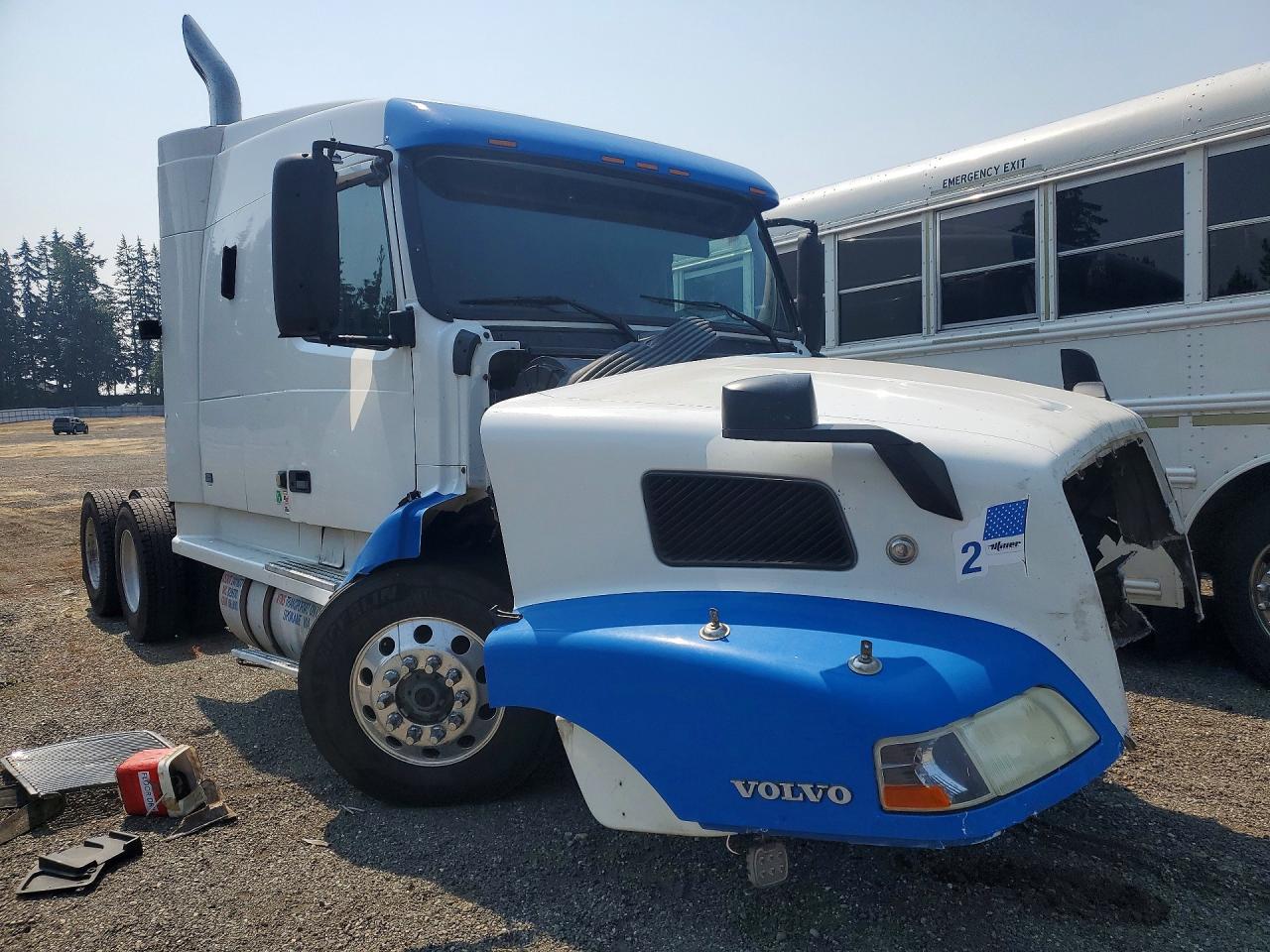 4VG7DERH5WN762400 · 1998 VOLVO VN · 4/14