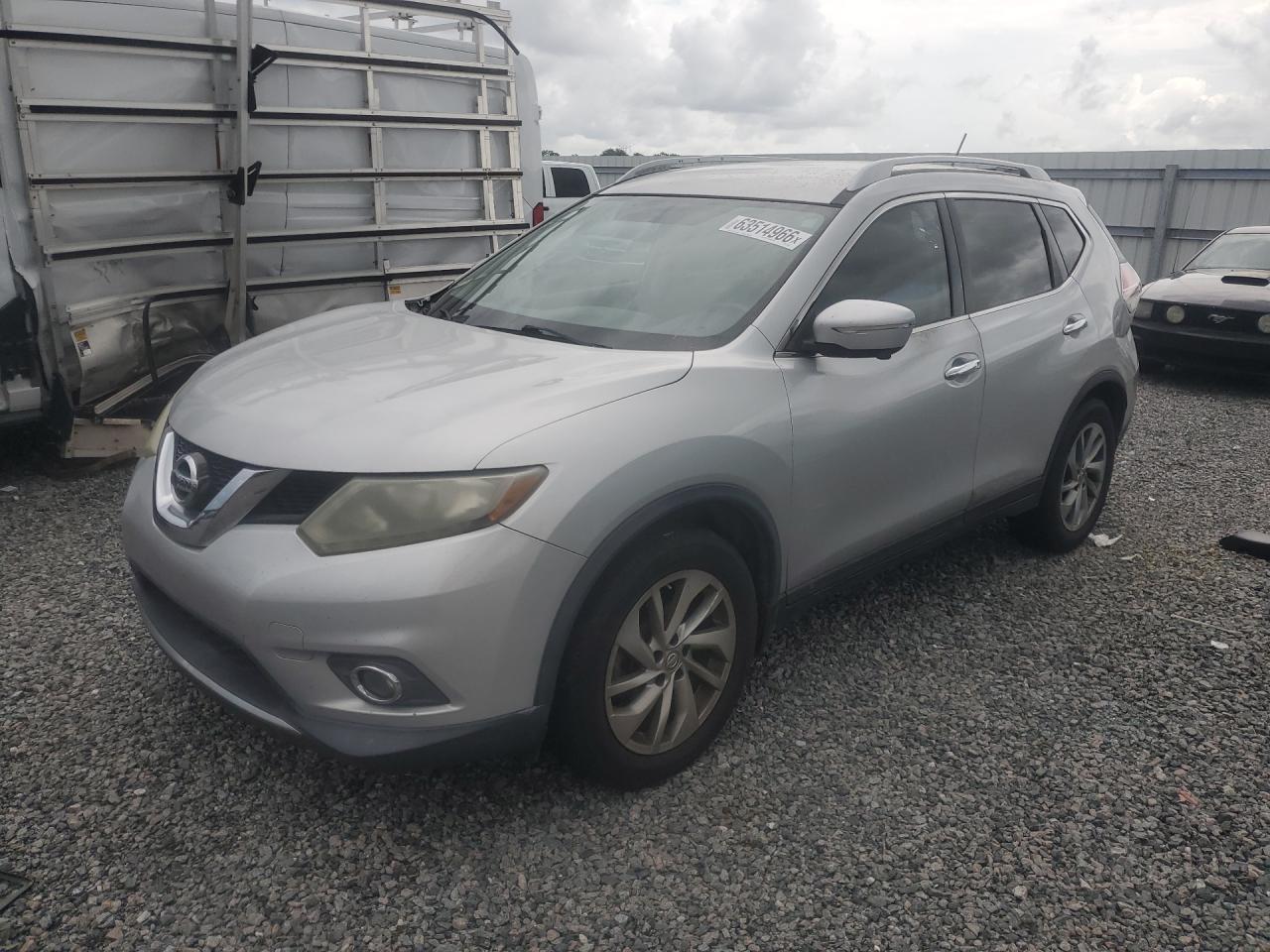5N1AT2MT8FC762393 · 2015 NISSAN ROGUE
