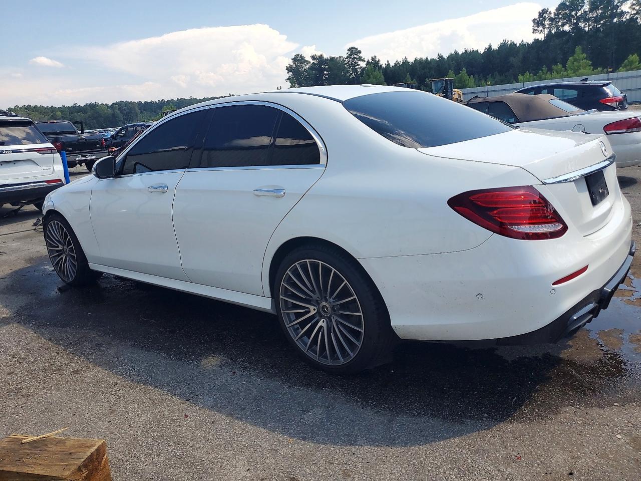 WDDZF4JB4HA098698 · 2017 MERCEDES-BENZ E · 2/13