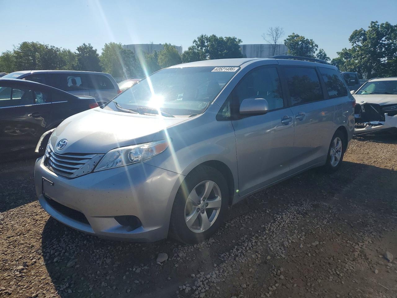 5TDKK3DC7FS689730 · 2015 TOYOTA SIENNA
