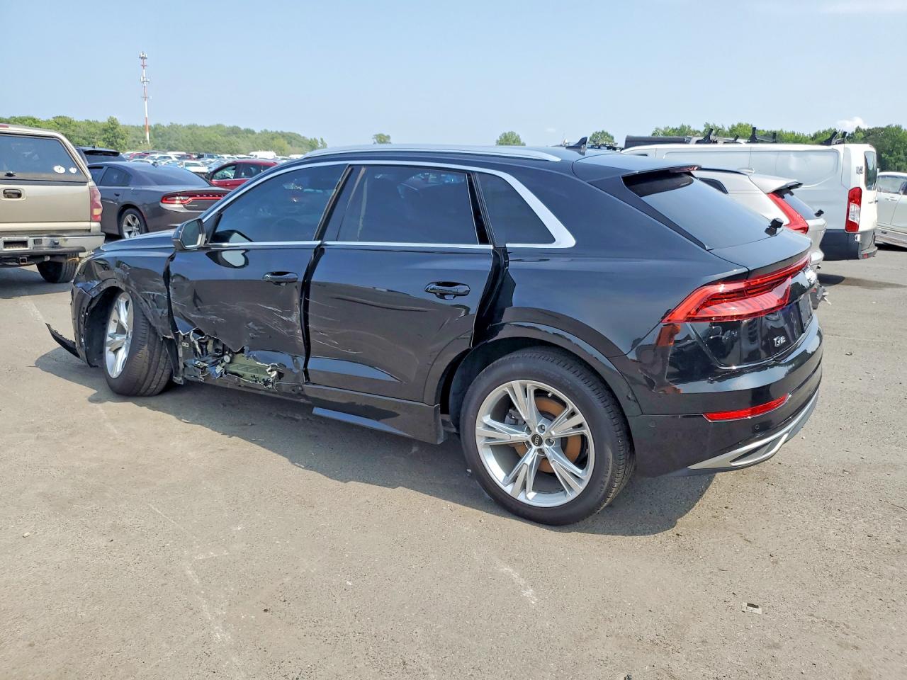 WA1BVBF13ND028973 · 2022 AUDI Q8 · 2/13