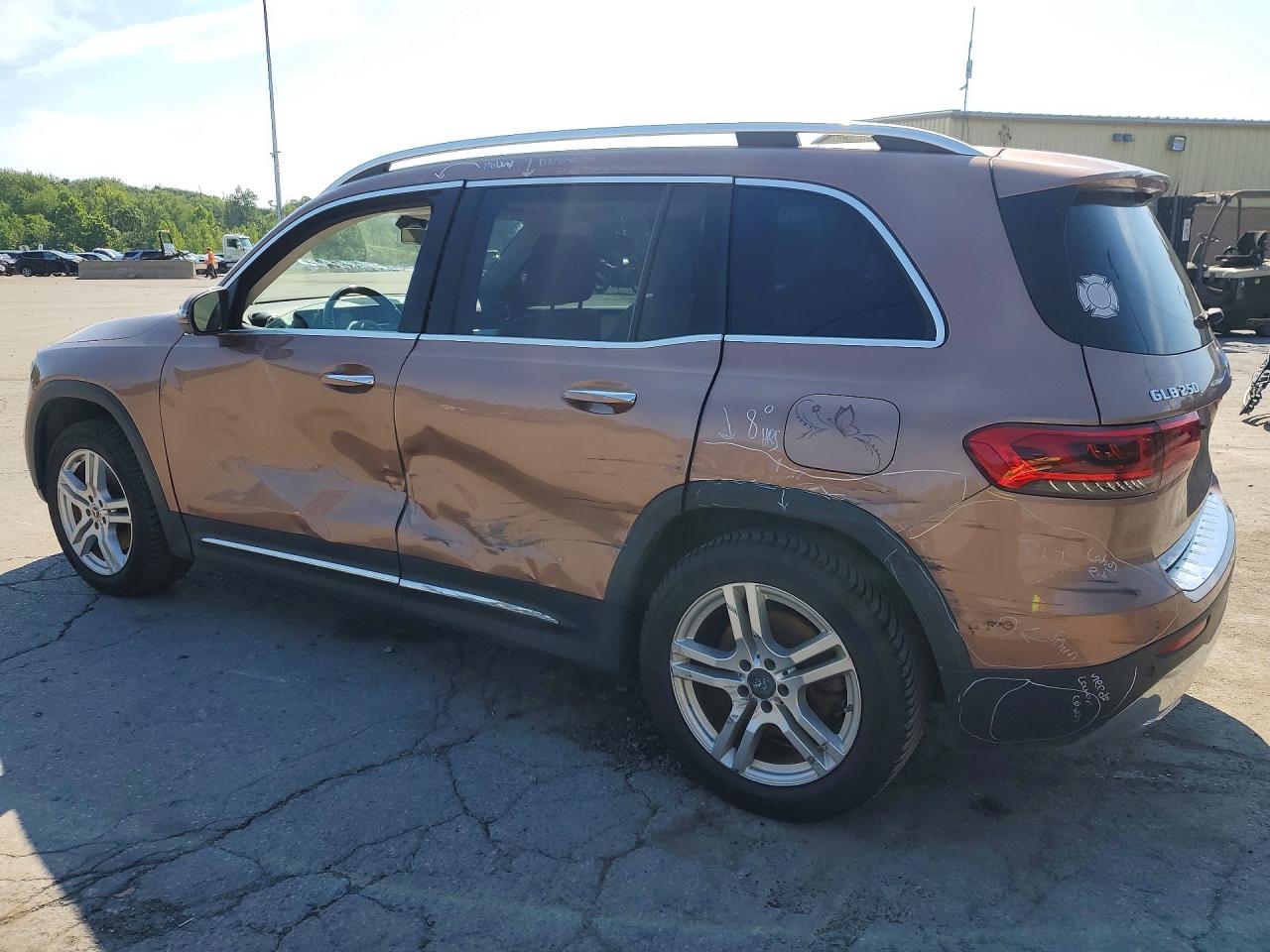 W1N4M4HB5MW155139 · 2021 MERCEDES-BENZ GLB · 2/13