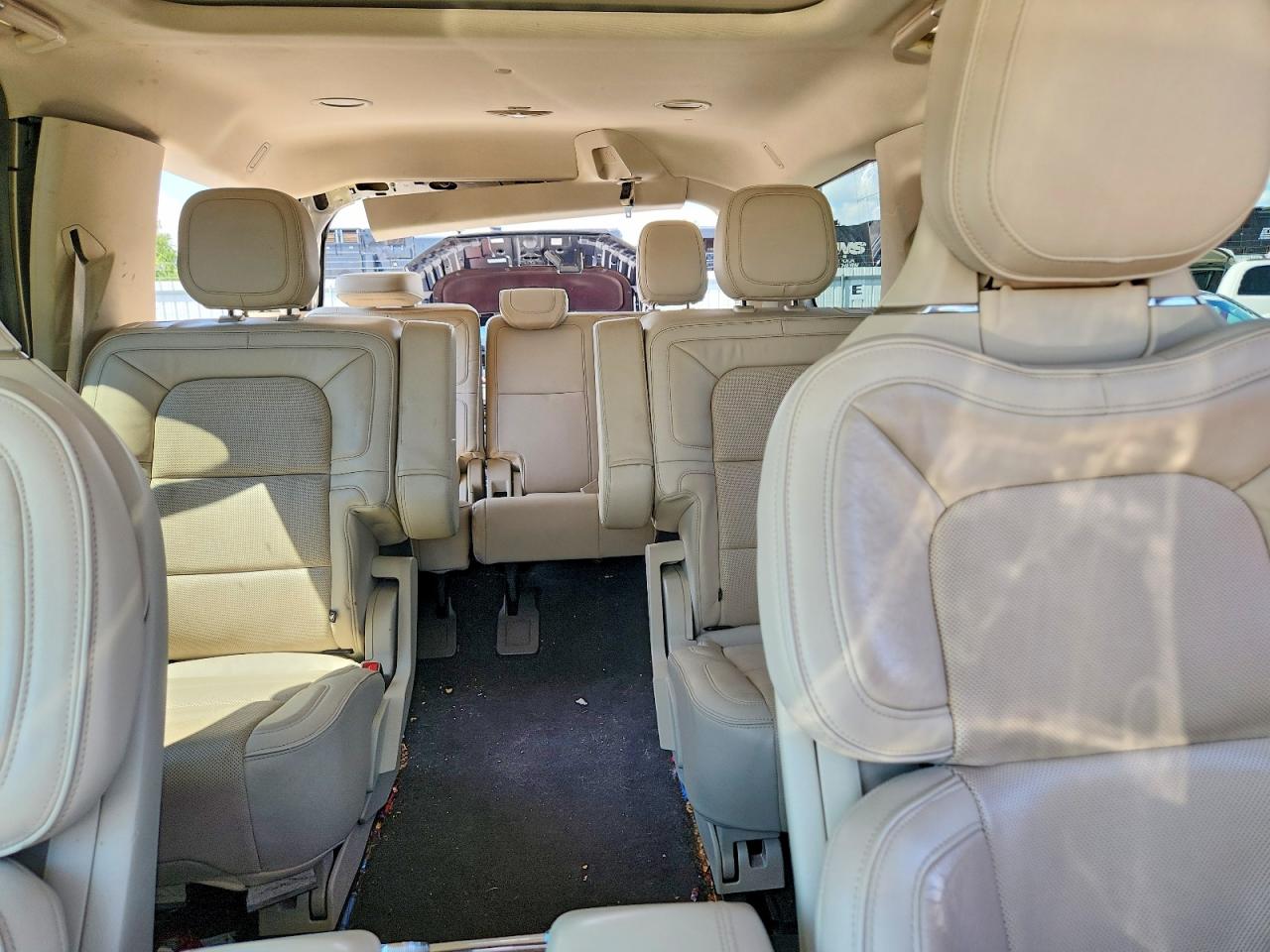 5LMJJ2LT6JEL10489 · 2018 LINCOLN NAVIGATOR · 10/13