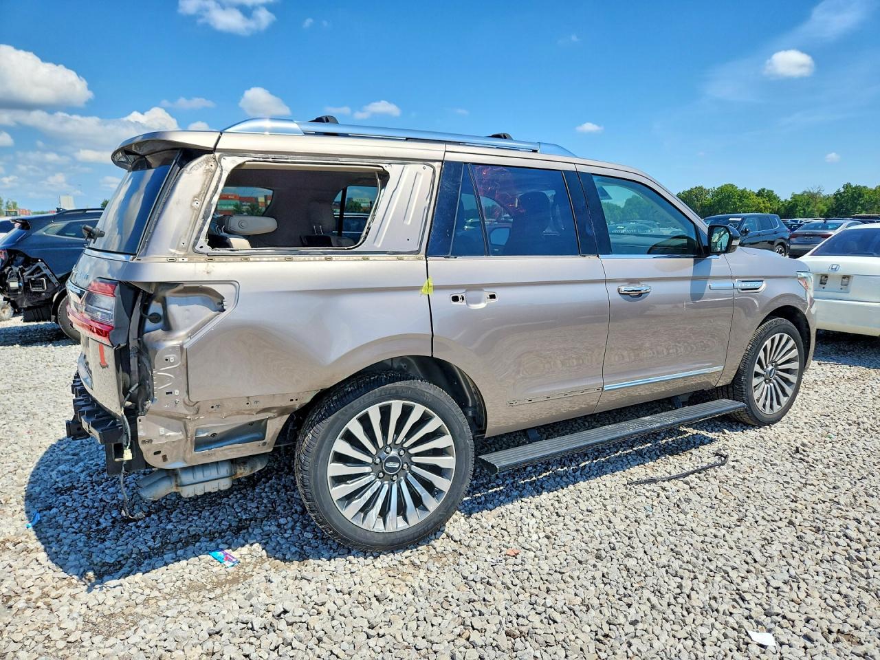 5LMJJ2LT6JEL10489 · 2018 LINCOLN NAVIGATOR · 3/13