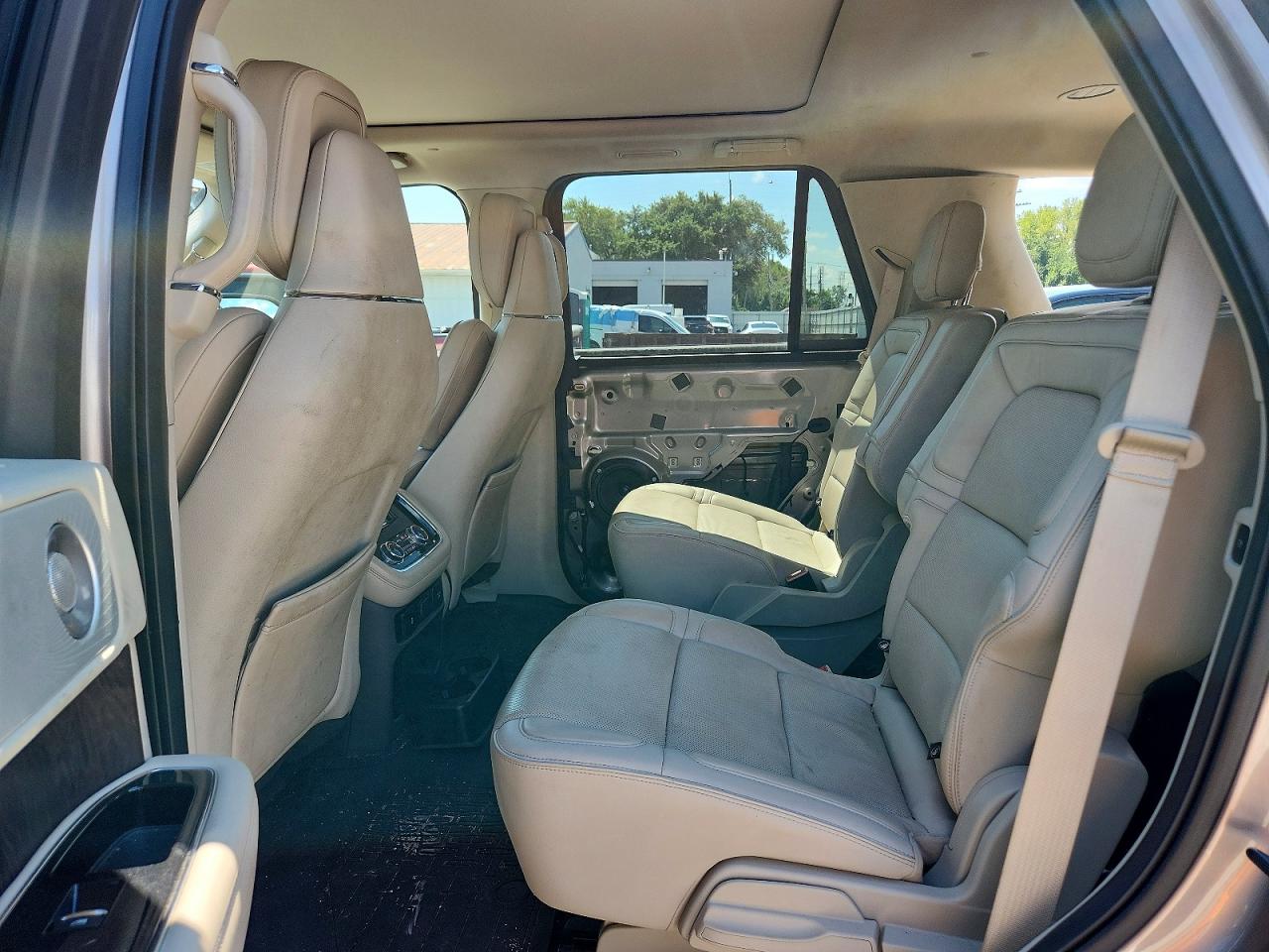5LMJJ2LT6JEL10489 · 2018 LINCOLN NAVIGATOR · 11/13