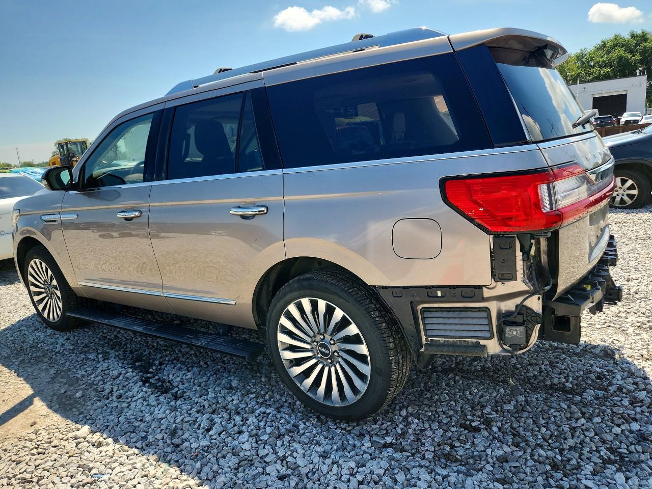 5LMJJ2LT6JEL10489 · 2018 LINCOLN NAVIGATOR · 2/13