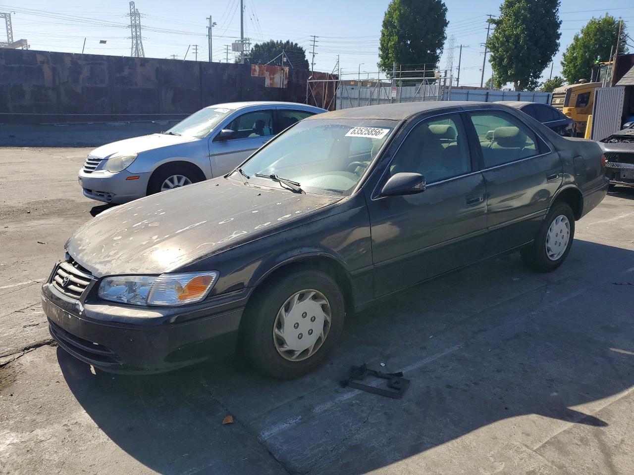 4T1BG22K3YU946382 · 2000 TOYOTA CAMRY