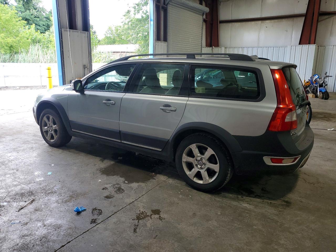 YV4BZ992991055977 · 2009 VOLVO XC70 · 2/12