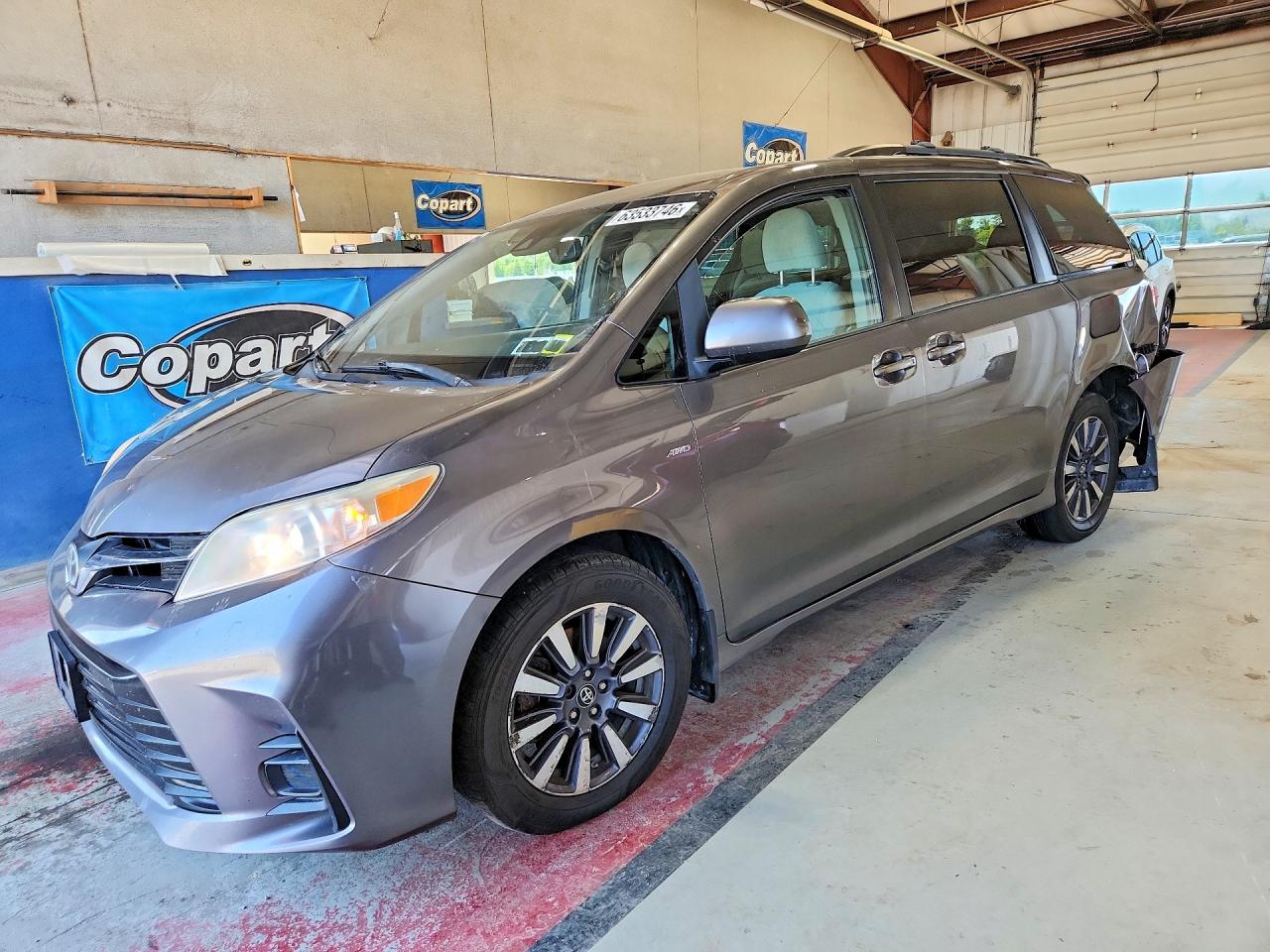 5TDJZ3DC0JS194950 · 2018 TOYOTA SIENNA