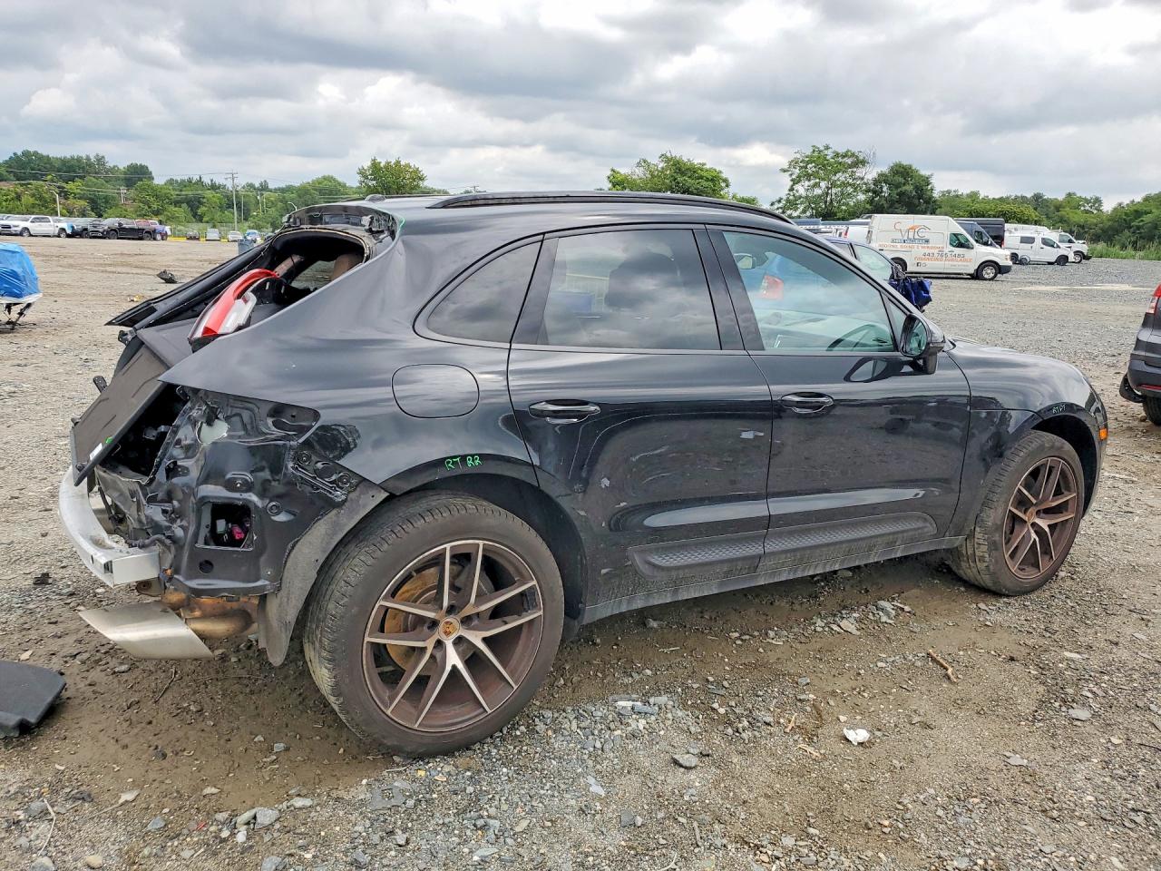 WP1AA2A56RLB02940 · 2024 PORSCHE MACAN · 3/12