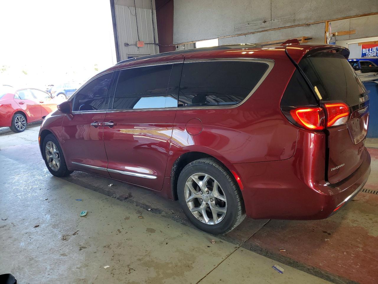 2C4RC1GG3HR553895 · 2017 CHRYSLER PACIFICA · 2/13
