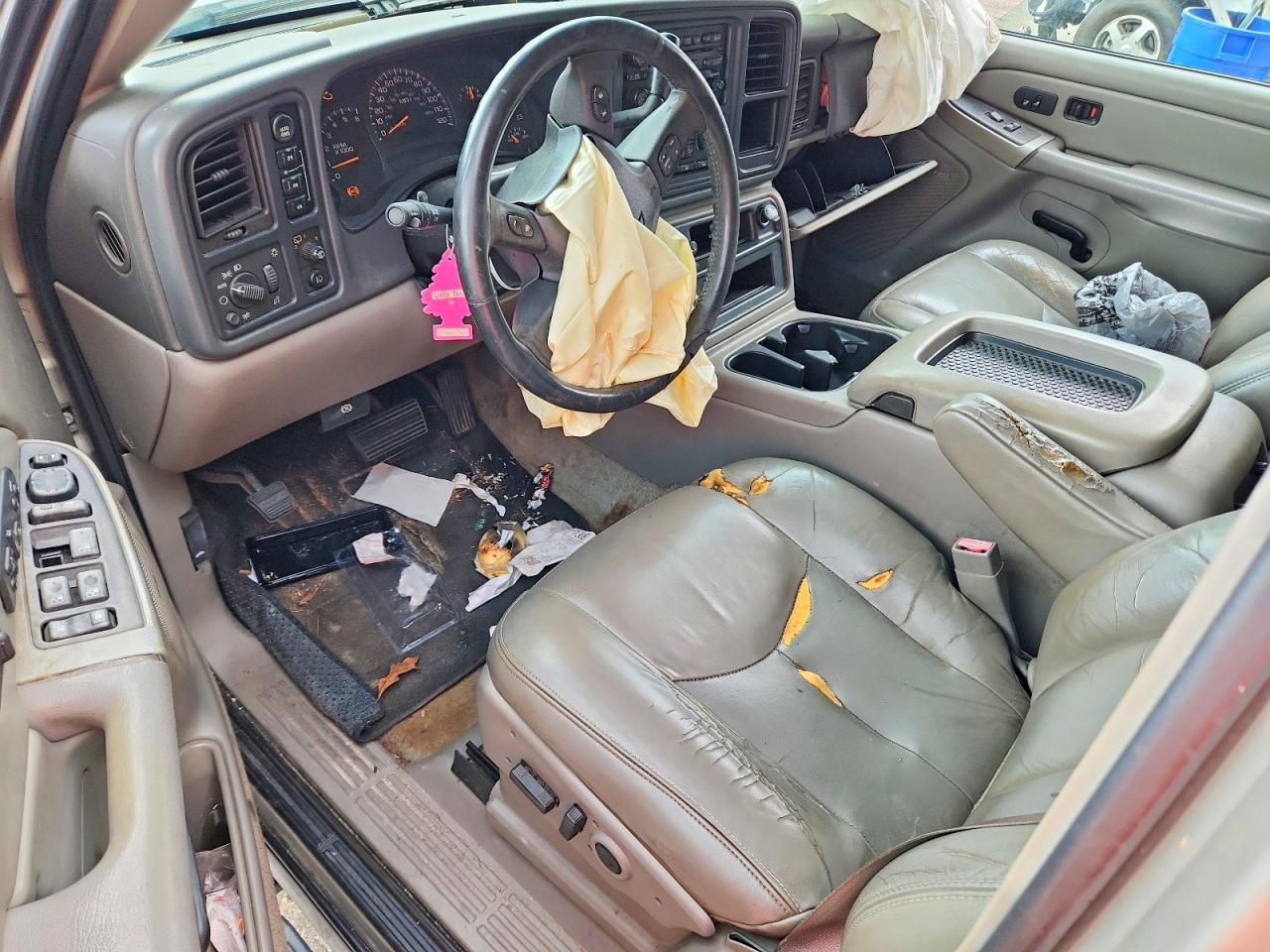 1GNEK13T44R220147 · 2004 CHEVROLET TAHOE · 8/13