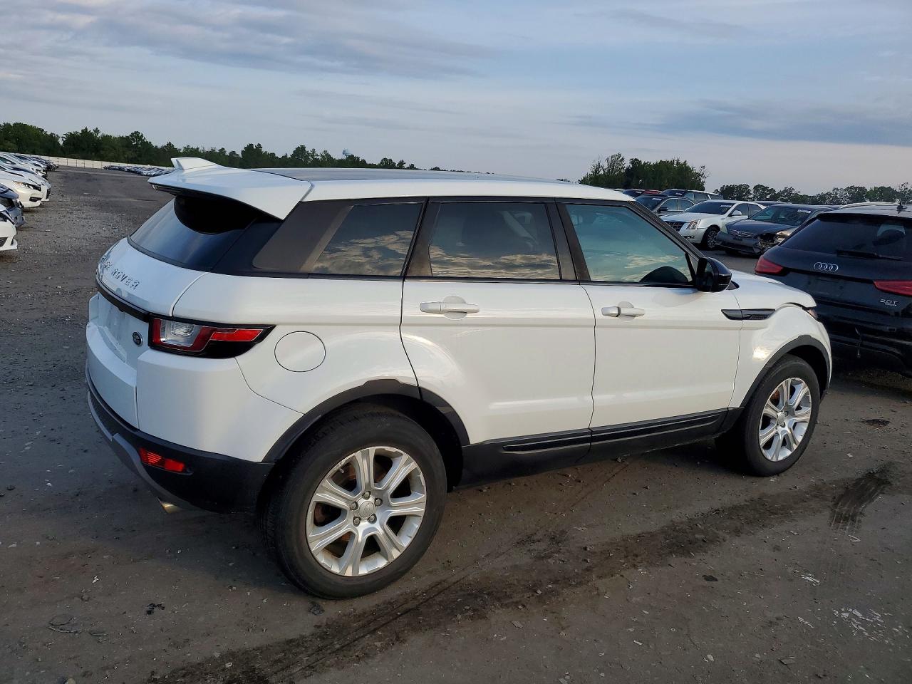 SALVP2RX4JH299811 · 2018 LAND ROVER RANGE ROVER EVOQUE · 3/13