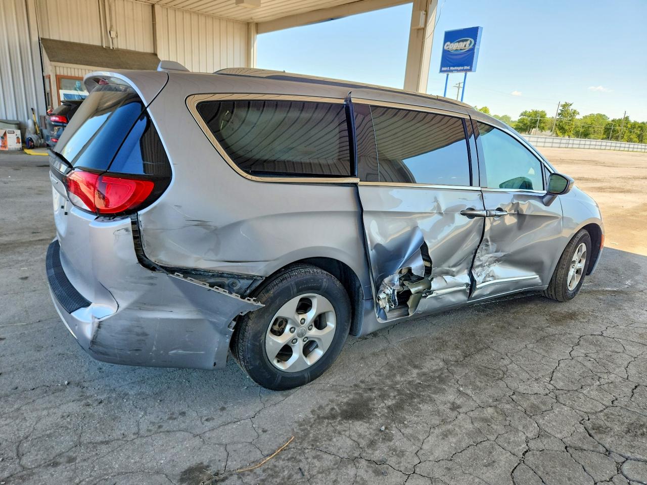 2C4RC1EG9HR840144 · 2017 CHRYSLER PACIFICA · 3/14